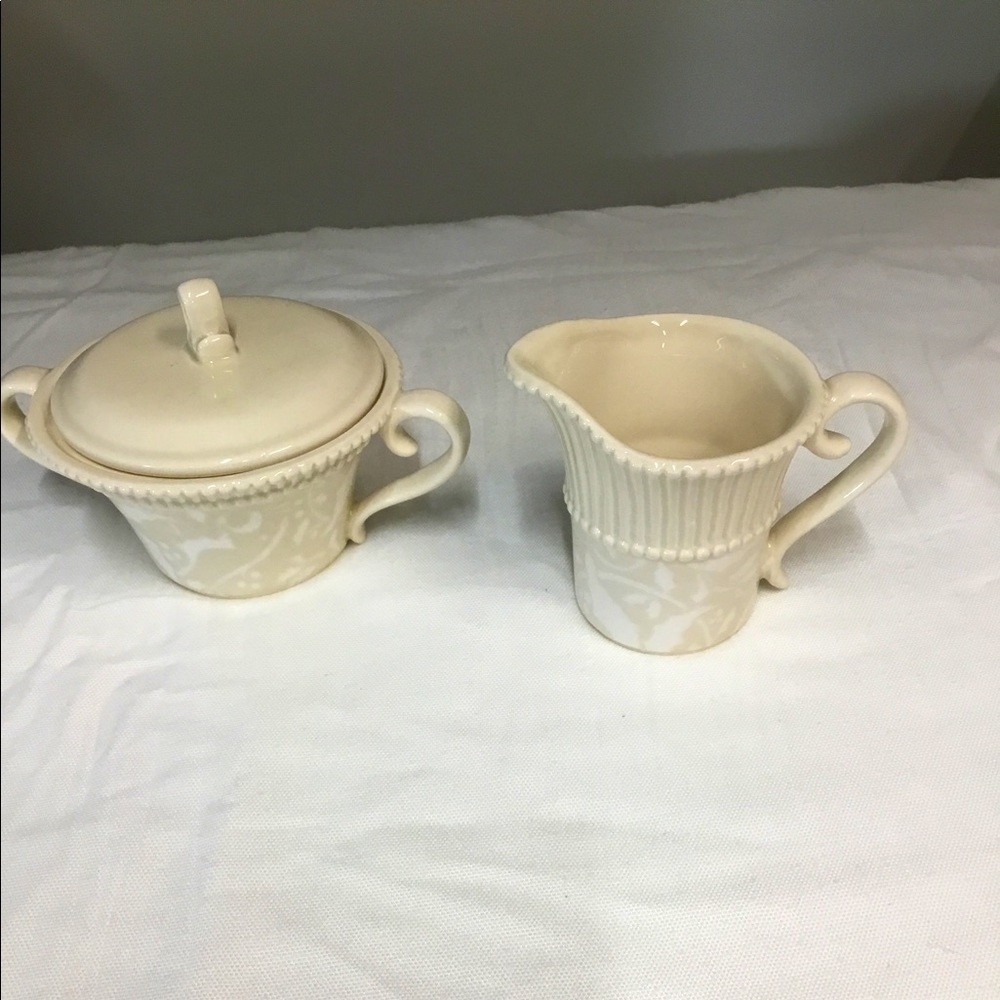 DWS/MWS matching creamer and sugar bowl set